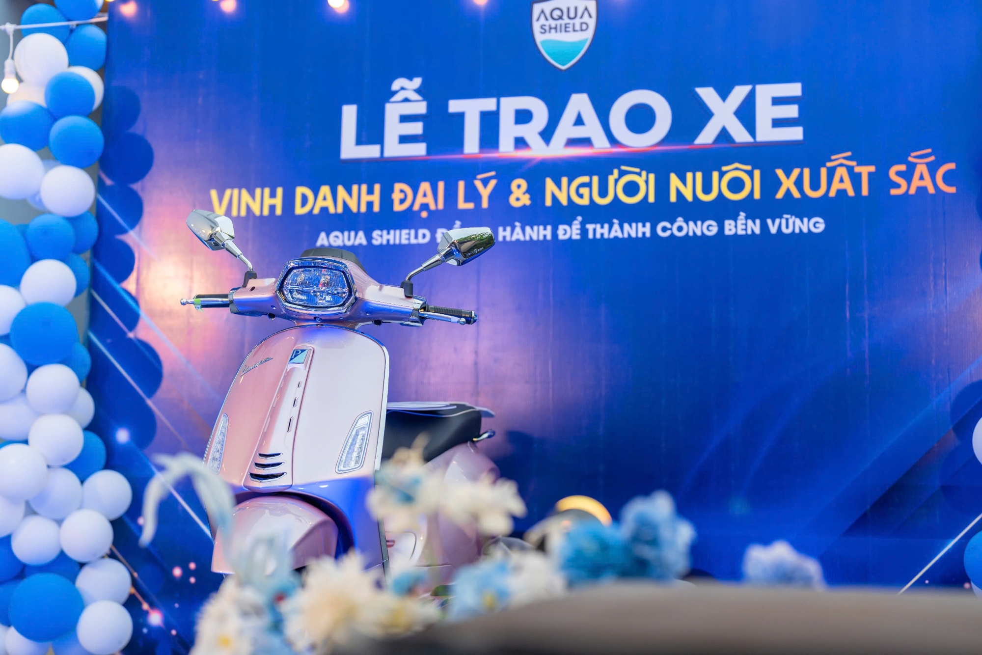 Phần thưởng chiếc xe Vespa Sprint STD 125cc MY25 được trao tặng 